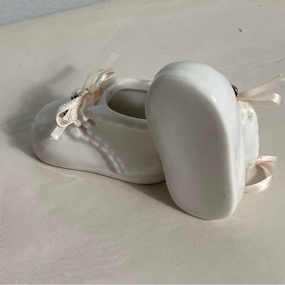 cbocs ceramic baby shoes ornament - Picture 4 of 5